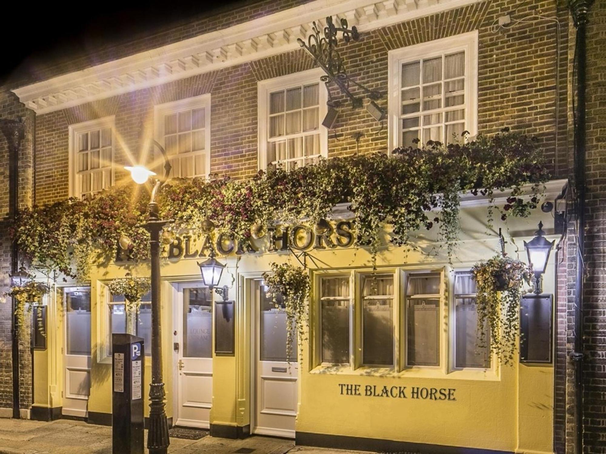 Canterbury Black Horse Экстерьер фото